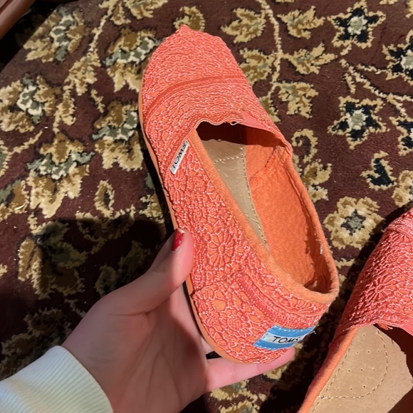 Toms - Picture 2 of 2